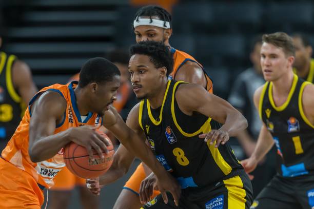 却已是泳坛 却已是泳坛